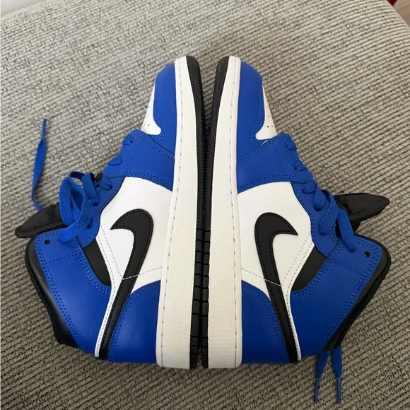 Air Jordan 1 Mid In Royal Blue (read description)